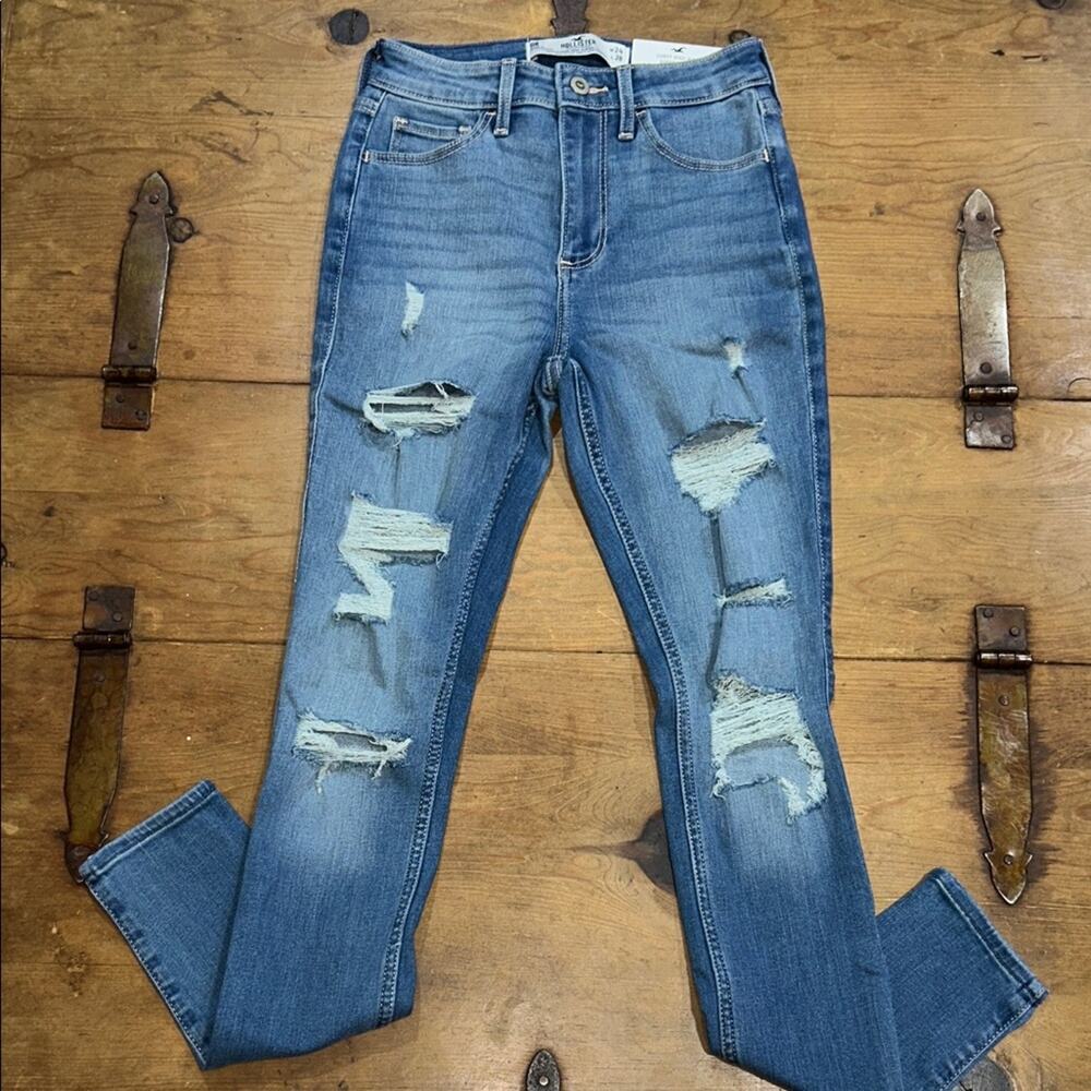 Woman’s Hollister Distressed Blue Jeans Size 0R